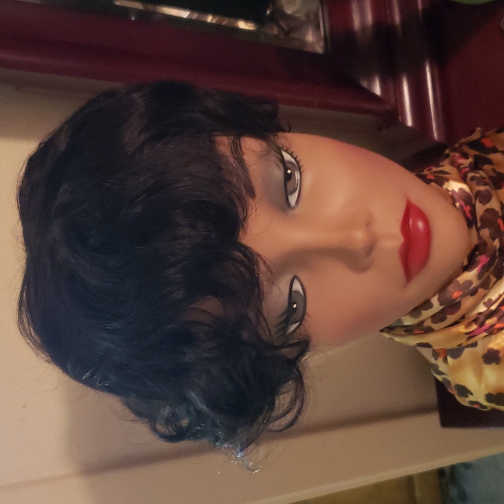 New Hotkis women Human hair wig short. Wavy Curly